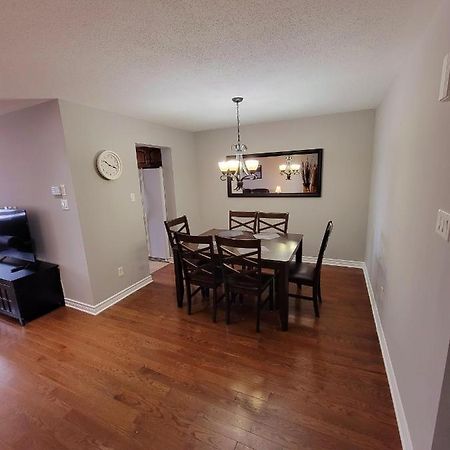 Cozy 3 Bedroom Town House 20 Min From Ottawa Down Town And Airport Экстерьер фото