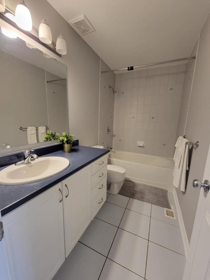 Cozy 3 Bedroom Town House 20 Min From Ottawa Down Town And Airport Экстерьер фото