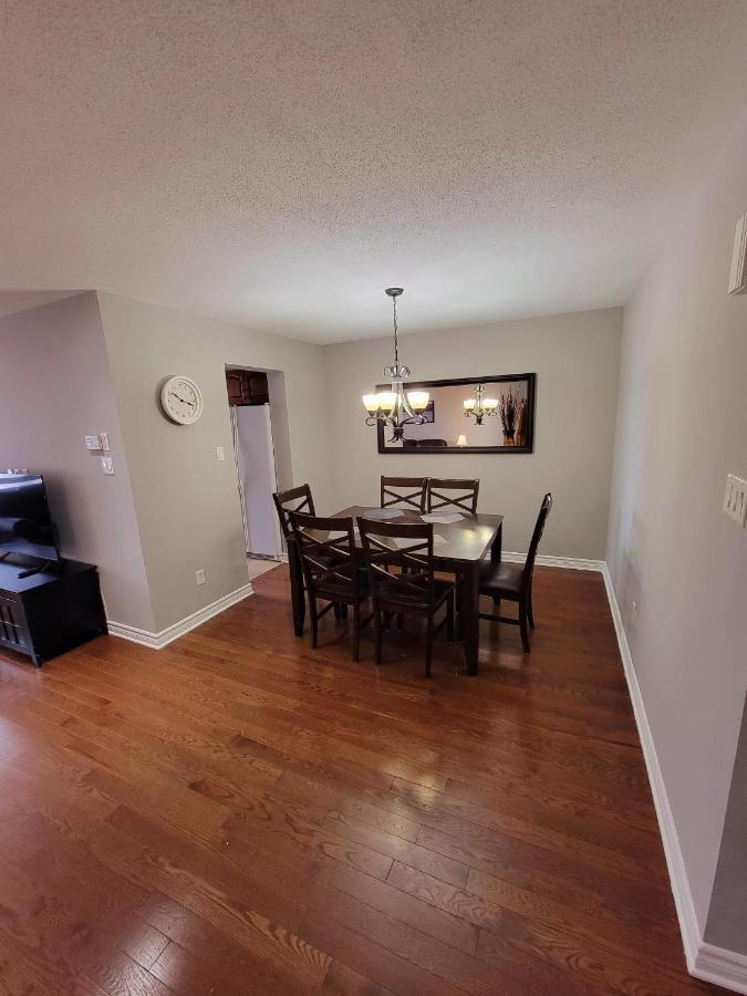 Cozy 3 Bedroom Town House 20 Min From Ottawa Down Town And Airport Экстерьер фото