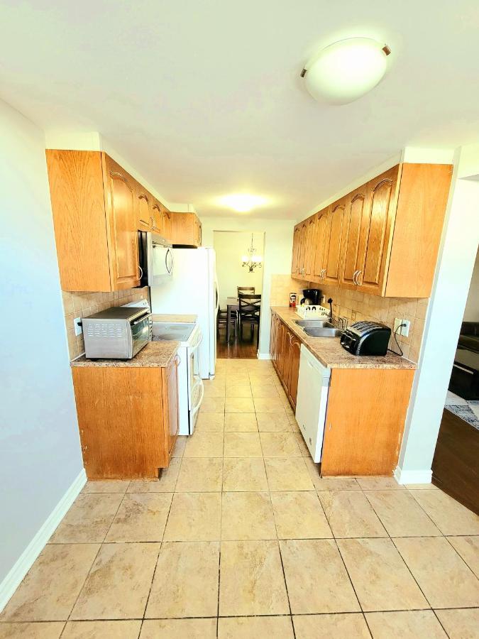 Cozy 3 Bedroom Town House 20 Min From Ottawa Down Town And Airport Экстерьер фото
